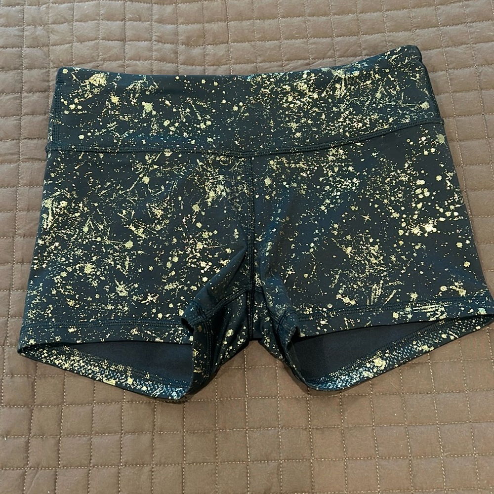Ivivva by Lululemon biker shorts- size 14 EUC.